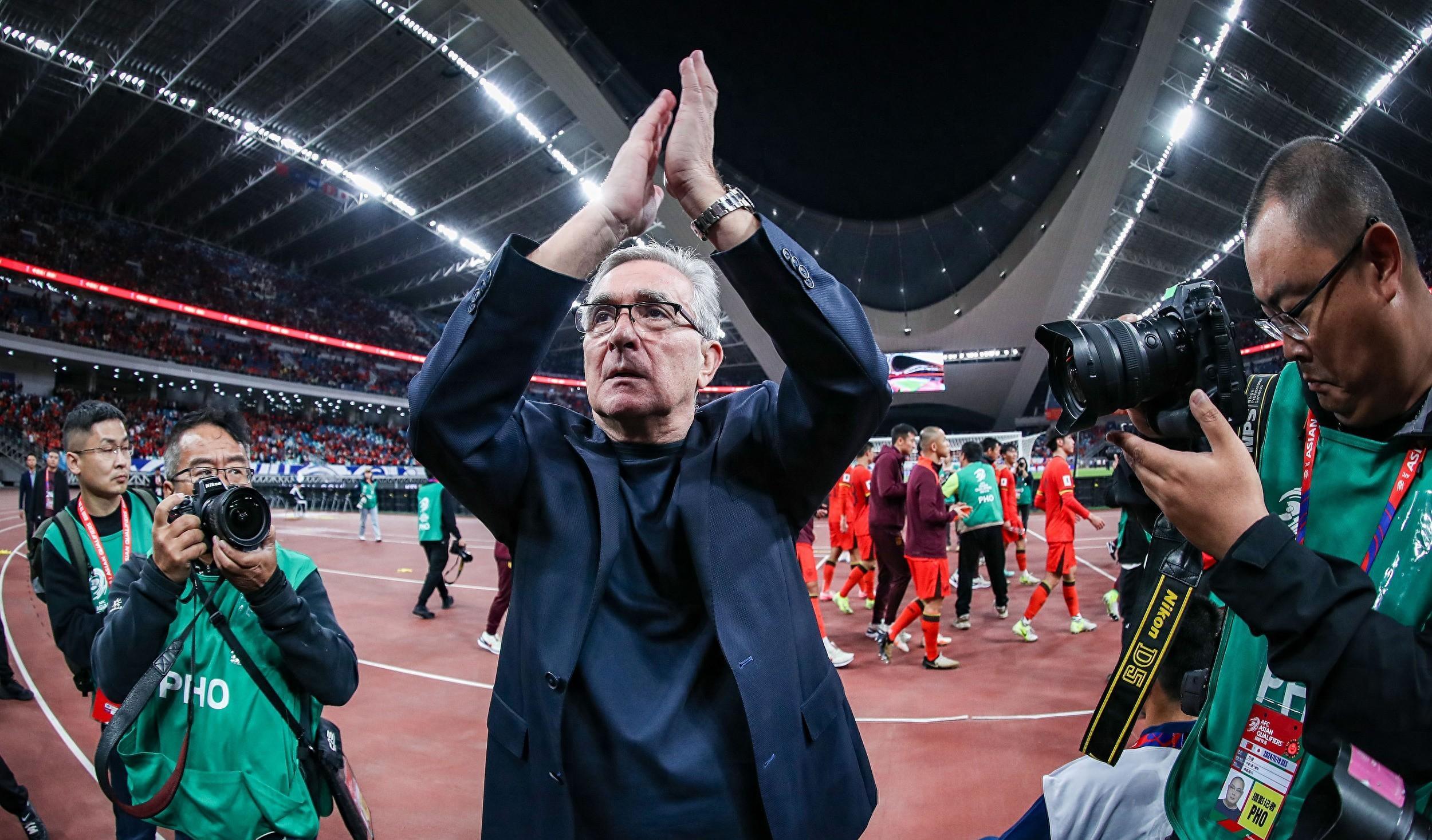 赛后法国杯传出新动向，AC米兰再遭质疑，管理层表态：质疑声仍在，资深球员宣示担当的简单介绍