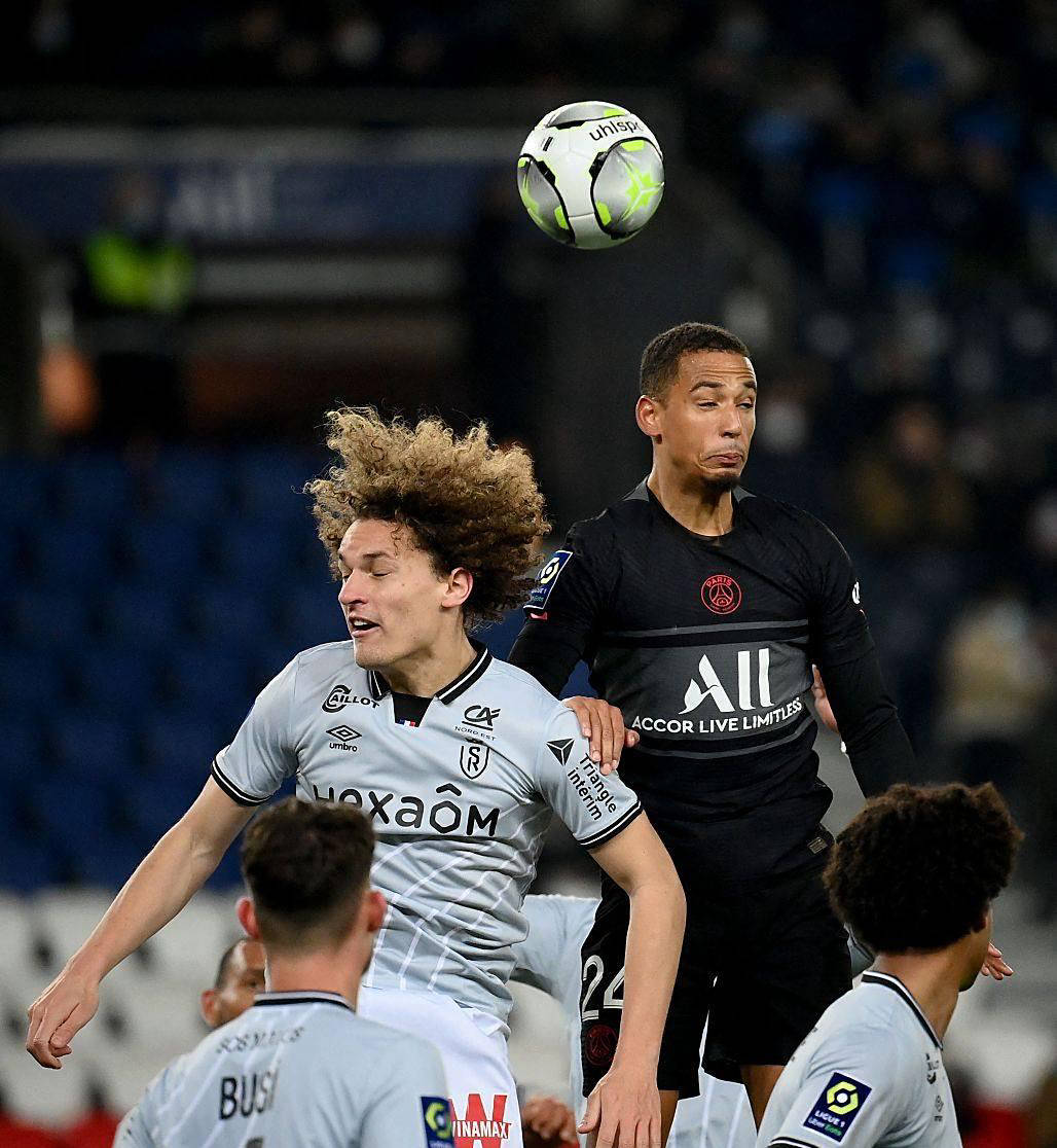 包含Uzi在TES比赛中刷新纪录今晨巴黎圣日耳曼调整名单以备欧联，窗口期本菲卡调整名单以备欧超杯直接炸裂的词条